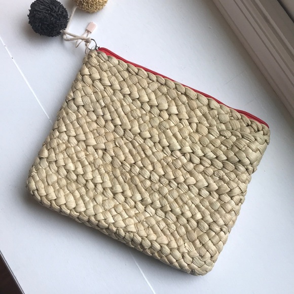 PULL & BEAR Lobster Clutch 🦞 - Picture 4 of 6